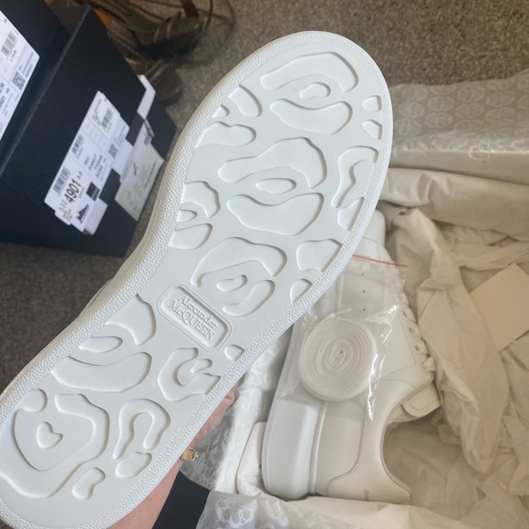 Alexander McQueen NWT sneakers - Picture 6 of 6